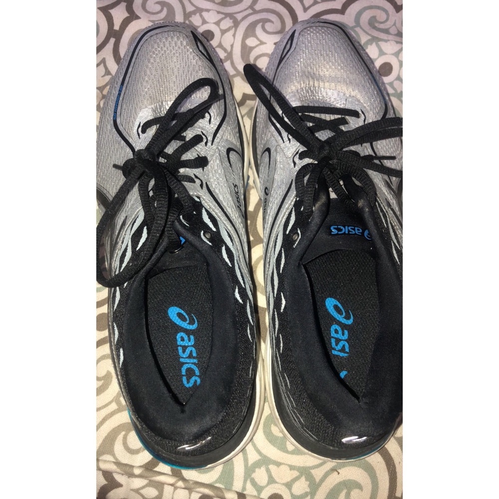 Men’s ASICS tennis shoes